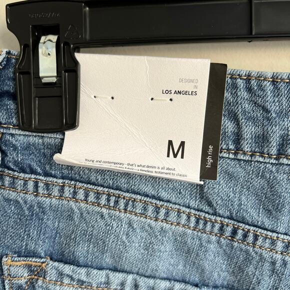 Kancan Isabelle High Rise Distressed Raw Hem Shorts Medium NWT - Picture 3 of 6